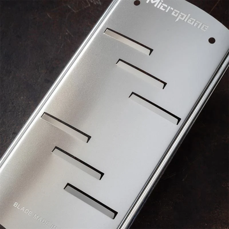 Microplane Grattugia Linea Gourmet Lama a Scaglie Grandi Nero