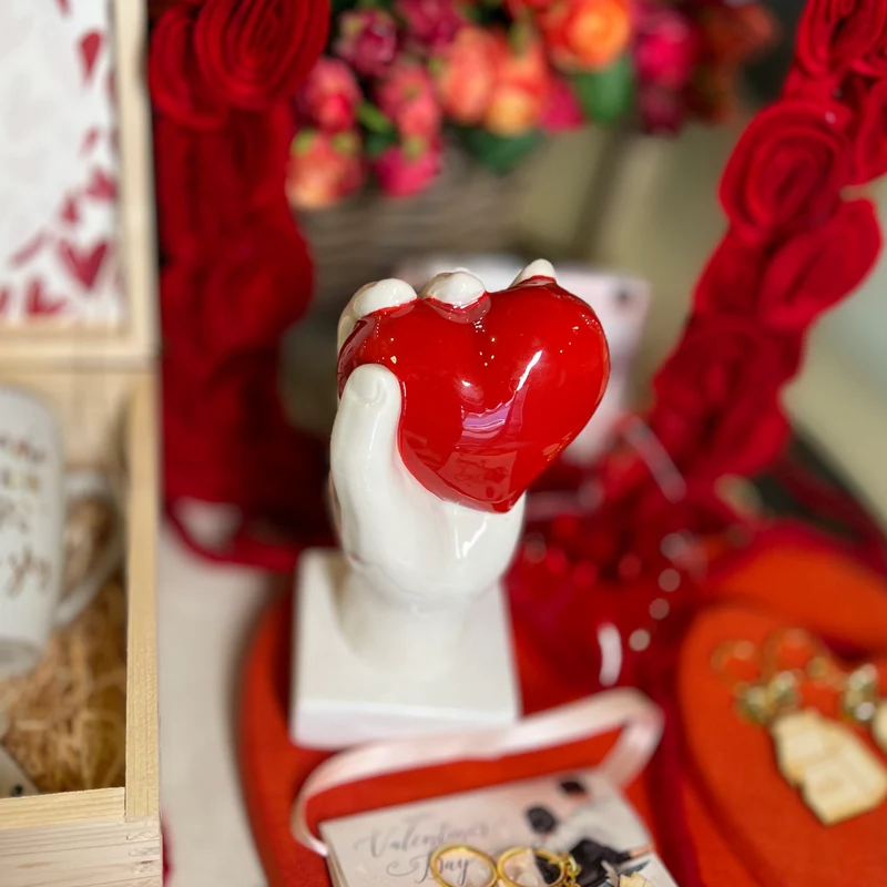 Amage Mano Cuore Rosso in Ceramica H20 cm