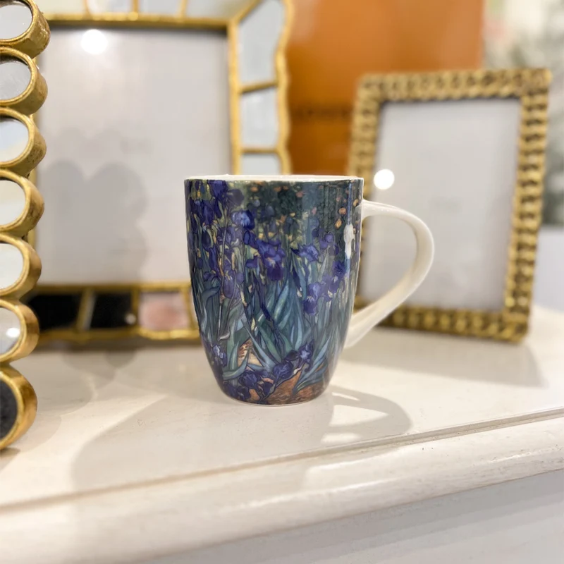 Enesco Tazza Mug con Cucchiaio Iris H10,5 cm