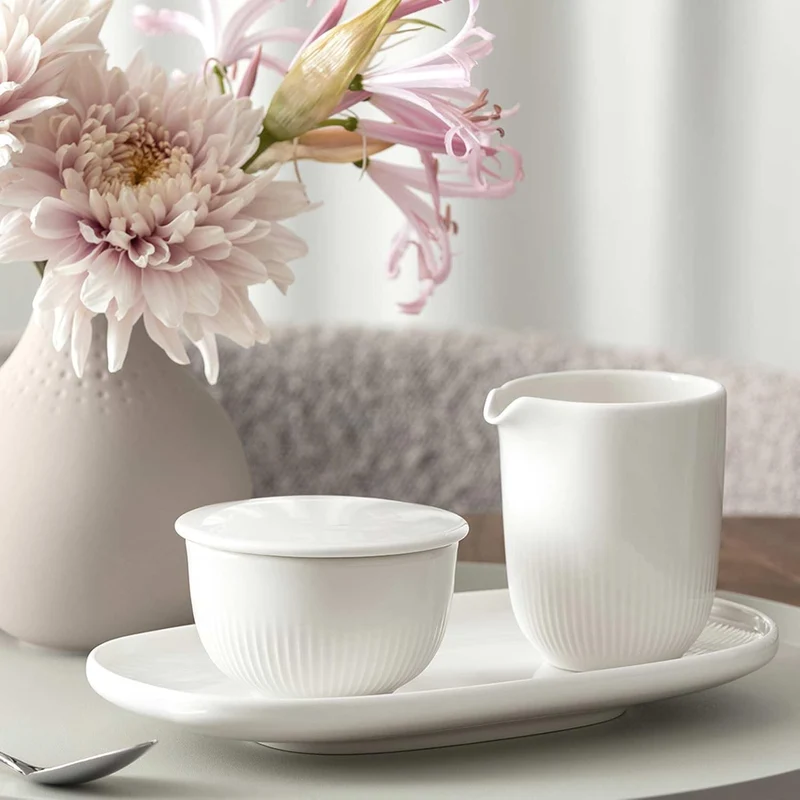 Villeroy & Boch Afina Milch- und Zucker-Set 2-teilig, Milchkännchen (170 ml) und Zuckerdose (90 ml), Dose mit Deckel und Kännchen, Spülmaschinenfest & Mikrowellengeeignet, Premium Porzellan, Weiß